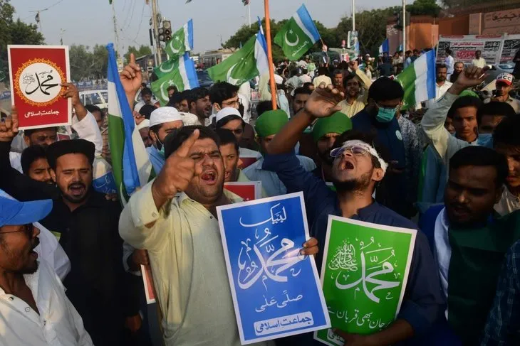 Pakistan’da Emmanuel Macron ve Fransa karşıtı protesto