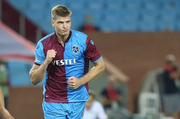 trabzonspor-yeni-sezonun-ilk-transferlerini-yapti-iki-yildiz-isim-imzaya-gelecek-1621110058207.jpg Trabzonspor yeni sezonun ilk transferlerini yaptı! İki yıldız isim imzaya gelecek - 4