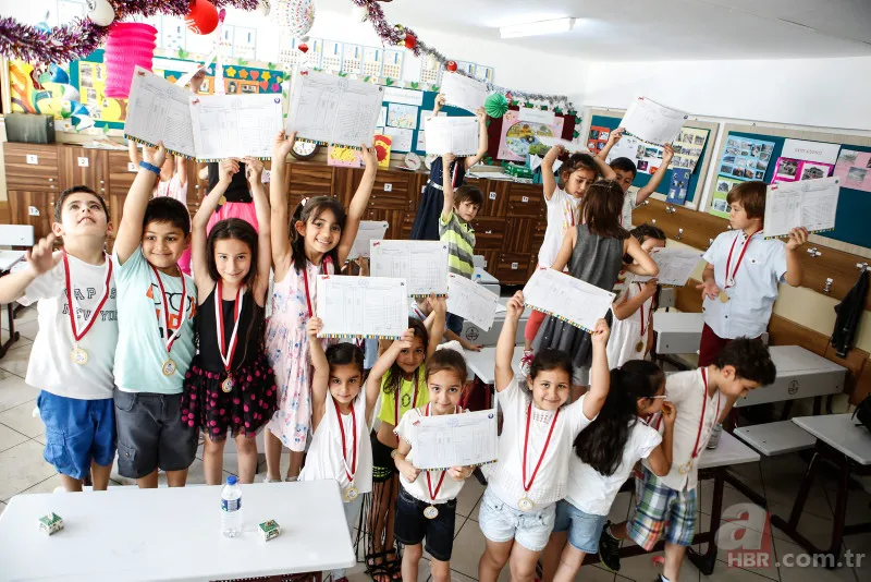 KARNE MESAJLARI RESİMLİ 2024 | Farklı, komik, eğlenceli, esprili, en yeni karne tebrik sözleri | 1. Dönem öğrencilere Instagram, Facebook, Whatsapp mesajları 9