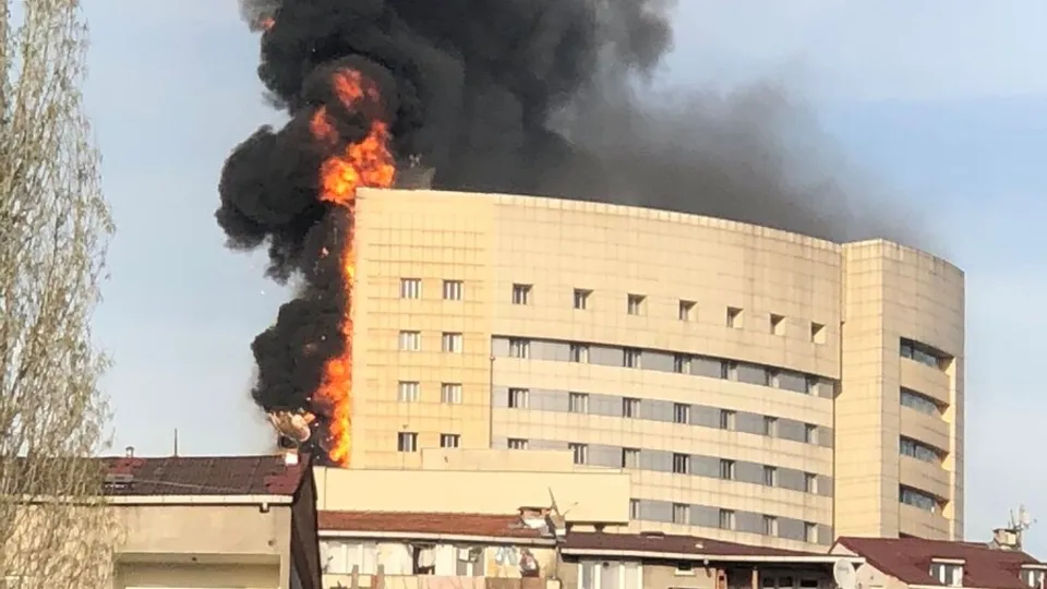 Taksim İlk Yardım Hastanesi'nde yangın çıktı! Olay yerinden ilk kareler