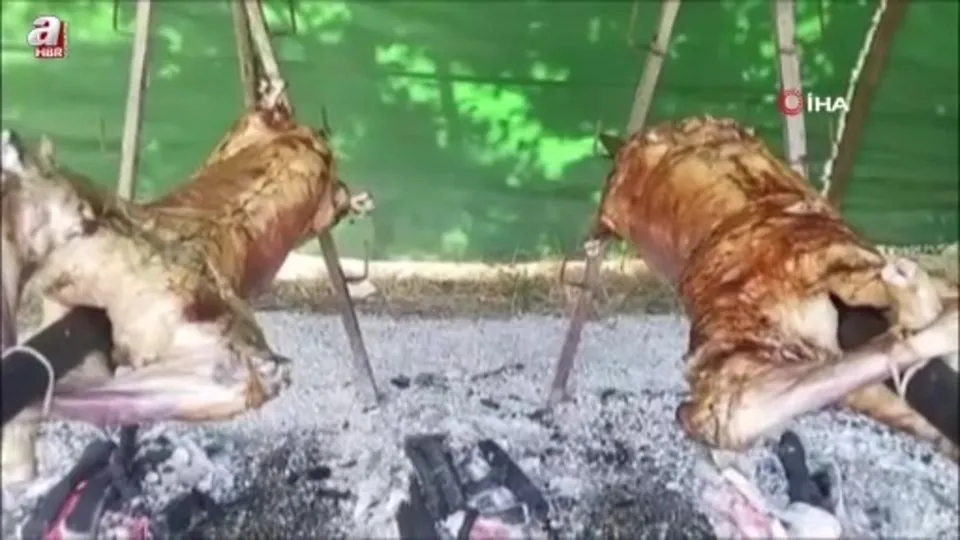 Kırkpınar’ın geleneksel lezzeti kuzu çevirme