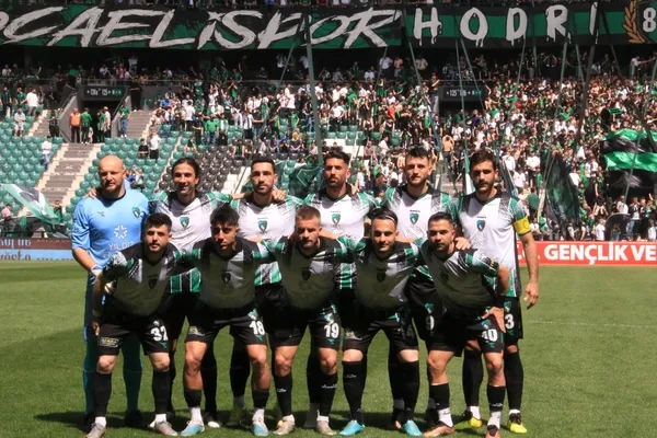 1684252429087.jpg Kocaelispor, TFF 1. Lig'e yükseldi! Bir zafer de Çorum FK yaşadı...