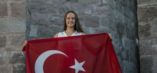 Son dakika: Milli yüzücü Viktoria Zeynep Güneş Türkiye’nin ilk Avrupa şampiyonluğunu kazandı