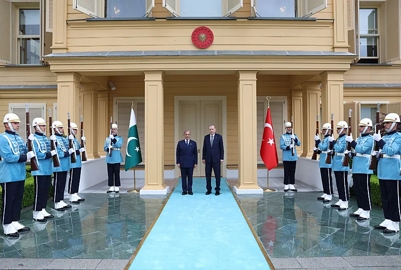 istanbulda-kritik-zirve-baskan-erdogan-pakistan-basbakani-sahbaz-serifi-kabul-etti-1783168159704.png (Foto: ahaber.com.tr ekran görüntüsü)