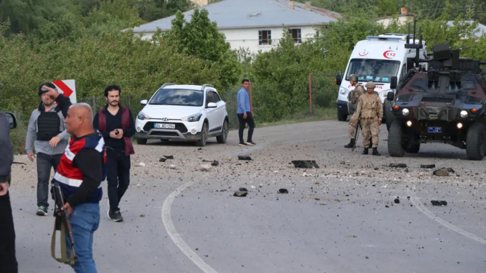 Mehmetçik Erzincan'daki hain tuzağı erken fark etti faicanın eşiğinden dönüldü