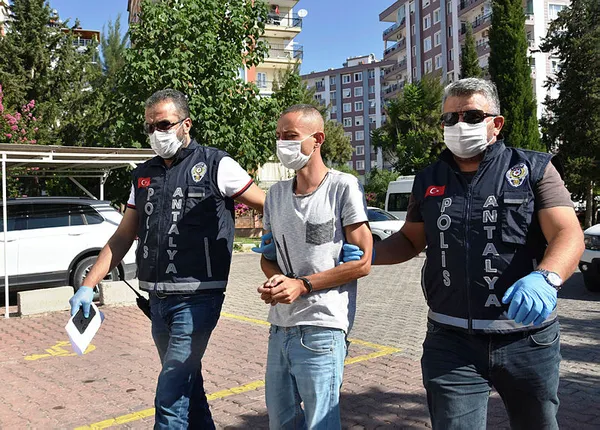 Antalya'da vahşet! Annesini Seher Fak'ı İstanbul'a taşınmadığı için öldürmüş - 3