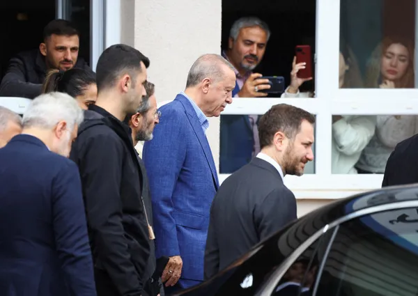 Son dakika: Türkiye sandık başında! Başkan Erdoğan İstanbul’da oyunu kullandı