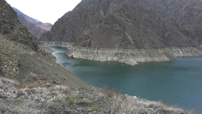 Artvin’de barajlardaki sular çekilince yerleşim yerleri ortaya çıktı