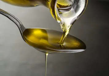 Hakiki zeytinyağı nasıl anlaşılır? Bu yöntemle hemen anlayacaksınız