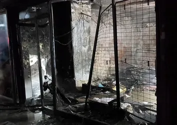Sultangazi’deki yangın itfaiye ekiplerince söndürüldü