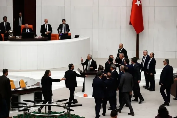 1666302737599.jpg HDP'li Ömer Faruk Gergerlioğlu'ndan TBMM'de Bartın provokasyonu! Mecliste ortalık karıştı! AK Parti ve MHP'li vekillerden tepki - 1
