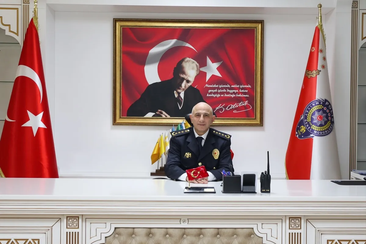 baskan-erdogan-imzaladi-4-ilde-vali-7-ilde-emniyet-muduru-degisti-ali-fidan-emniyet-genel-muduru-oldu-1777539186741.jpg Ankara İl Emniyet Müdürü Maksut Yüksek (Foto: EGM)