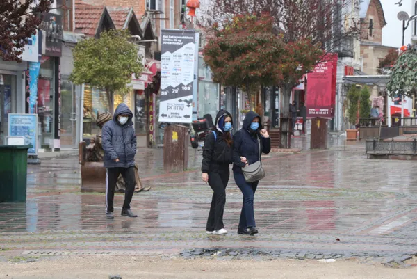 1618822601420.jpg Edirne'de korkutan görüntü! Gençler koronavirüs testi için hastanede - 1