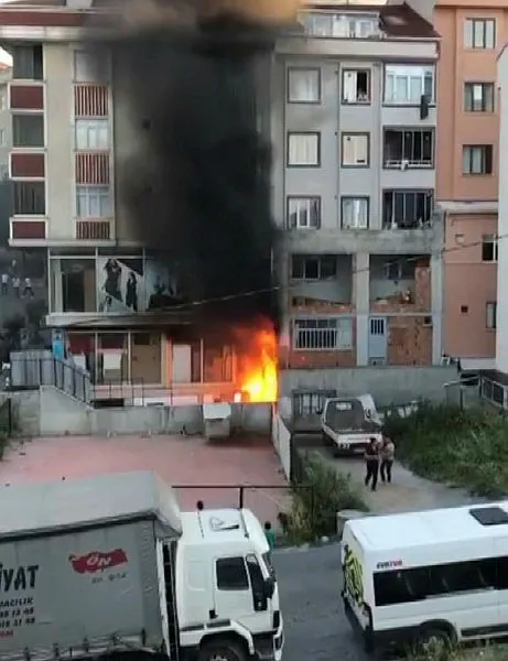 İstanbul Arnavutköy'de korkutan yangın! Film izler gibi izlediler