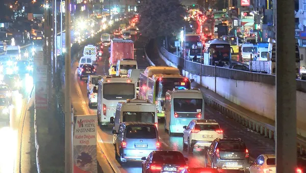 İstanbul trafiğinde akşam kabusu! Yoğunluk yüzde 87 - 2