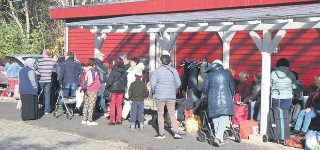 Almanya eski başbakanı krizin çaresini işaret etti! Sadece Türkiye çözer | Bağışlar azaldı aşevlerine talep arttı