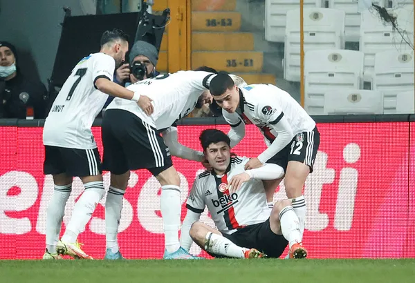 dolmabahcede-puanlar-paylasildi-besiktas-2-2-basaksehir-mac-sonucu-ozet-1646679952142.jpg Dolmabahçe'de puanlar paylaşıldı! Beşiktaş 2-2 Başakşehir (MAÇ SONUCU-ÖZET) - 3
