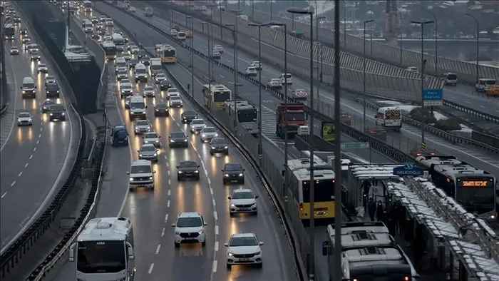 İstanbul'da sabah çilesi trafik! Vatandaşlar uzun süre beklemek zorunda kaldı - 5