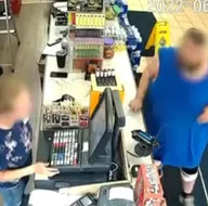 Kasiyer bile inanamadı! Gözünü bile kırpmadı
