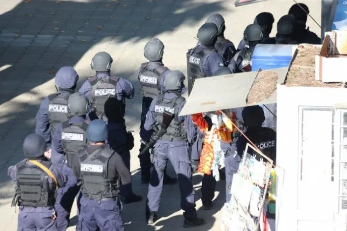 Son dakika: Gürcistan’da bankada silahlı soygun: 30 rehine var