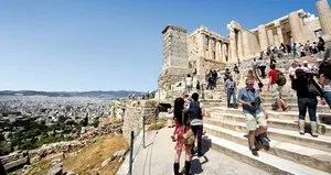 Yunanistan’ın son umudu turizm