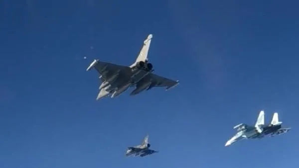 Karadeniz'de tehlikeli takip! Rus savaş uçakları, ABD ve Fransa uçaklarına eşlik etti - 1