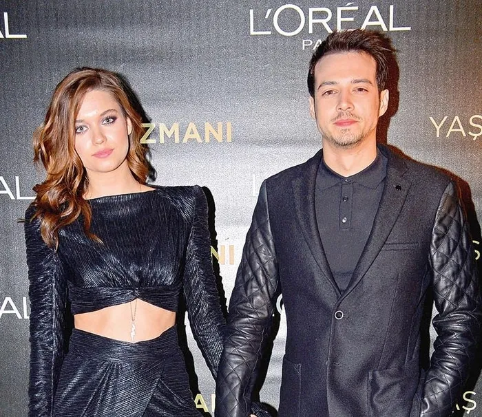 Mert Yazıcıoğlu sevgilisi Afra Saraçoğlu ile tartıştı, sette bardak fırlattı