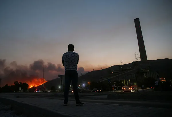 Yangın Muğla Milas’taki Kemerköy Termik Santrali’ne yaklaştı! A Haber ekibi olay yerinde