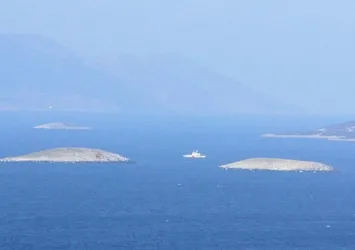 Kardak'ta yarım saat arayla devriye