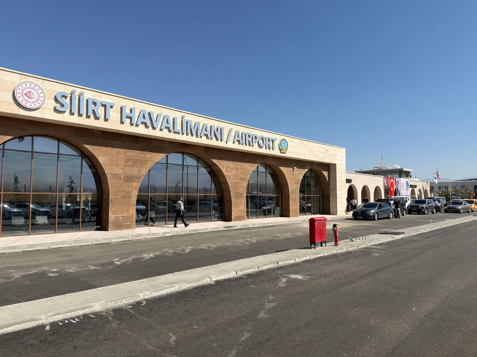 1790153490974.png Siirt Havalimanı’nda kapasite 250 bine çıkarıldı: Bakan Uraloğlu kenti demiryolu ağına bağlayan müjdeyi açıkladı - 1
