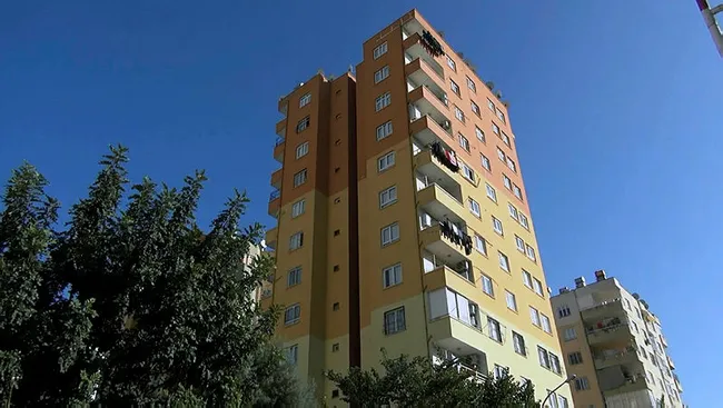 Adana'da 12'nci kattan düşen genç kız hayatını kaybetti - 1
