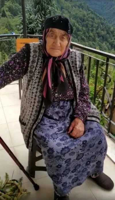 97 yaşında koronavirüsü yenen Rizeli Havva Nine: Allah Erdoğan'dan razı olsun - 1