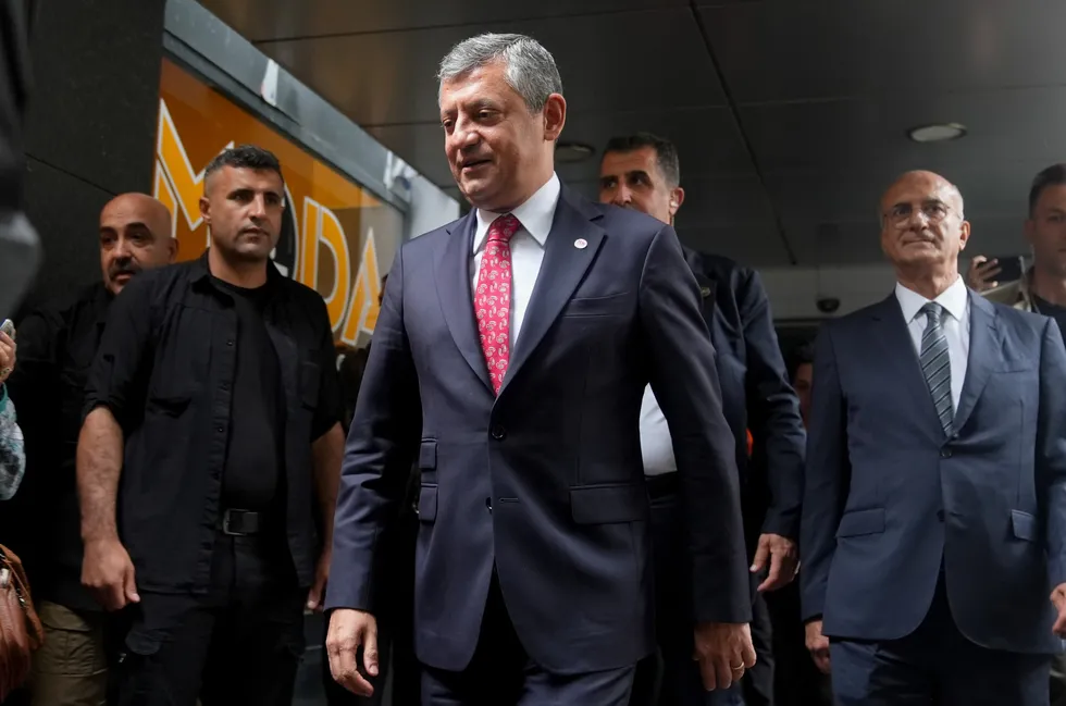 Masa önünde temizlik arkasında taktik: Yeni Parti siyasetinde vitrin oyunu! Parti imajı için "vukuatlı" isimlere yer yok - 2