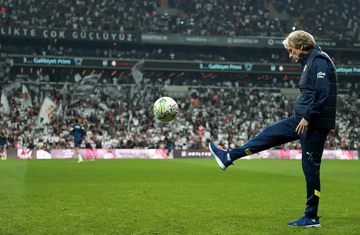 jorge-jesusdan-derbi-sonrasi-aciklama-bu-sene-sampiyonluga-oynayan-5-takim-var-1664744550975.jpg Jorge Jesus'tan derbi sonrası açıklama: Bu sene şampiyonluğa oynayan 5 takım var - 1