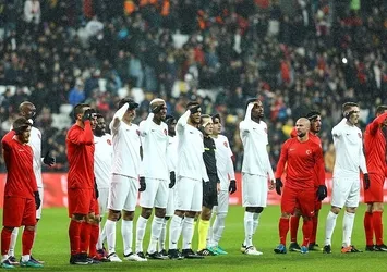 "Şehitlere Saygı Maçı"nda Yerli Yıldızlar Karması kazandı