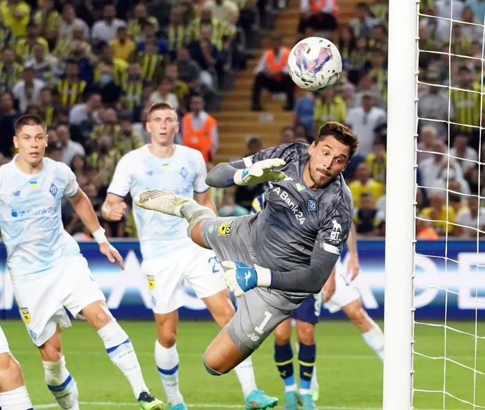 fenerbahce-taraftarinin-kurbani-oldu-dinamo-kiev-macinda-putin-sesleri-1658958163701.jpg Fenerbahçe taraftarının kurbanı oldu: Dinamo Kiev maçında “Putin” sesleri! - 4