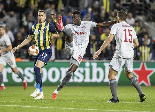 Fenerbahçe Olympiakos maç özeti golleri! FB Olympiakos özet, goller, önemli anlar!