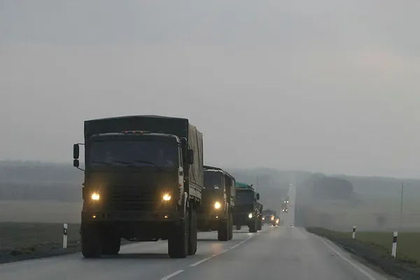 rus-askerleri-donbasa-ilerliyor-200-araclik-konvoy-yola-cikti-1645651149200.jpg Rus askerleri Donbas'a ilerliyor! 200 araçlık konvoy yola çıktı - 3