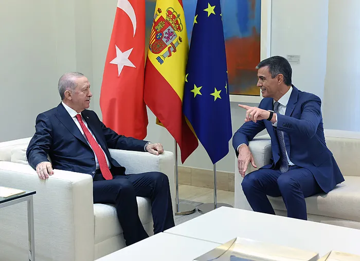 ispanyada-ust-uste-diplomasi-trafigi-moncloa-sarayinda-baskan-erdogan-sanchez-zirvesi-ana-gundem-eurofighter-1718284974803.jpg