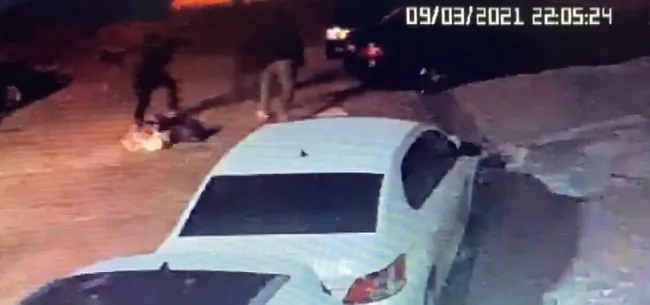 İstanbul’da tacizci tekme-tokat dövüldü! O anlar kameraya yansıdı - 5