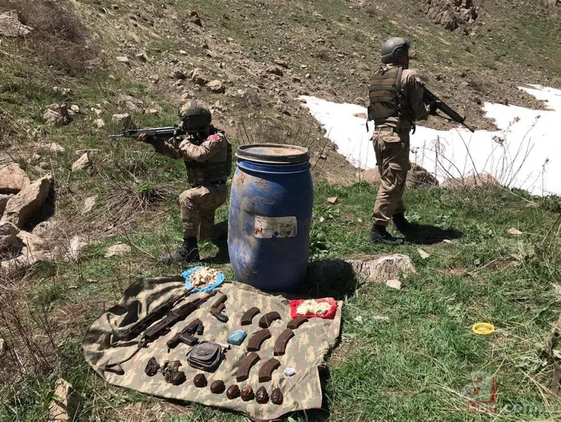 Terör örgütü PKK'nın cephaneliği ele geçirildi 1