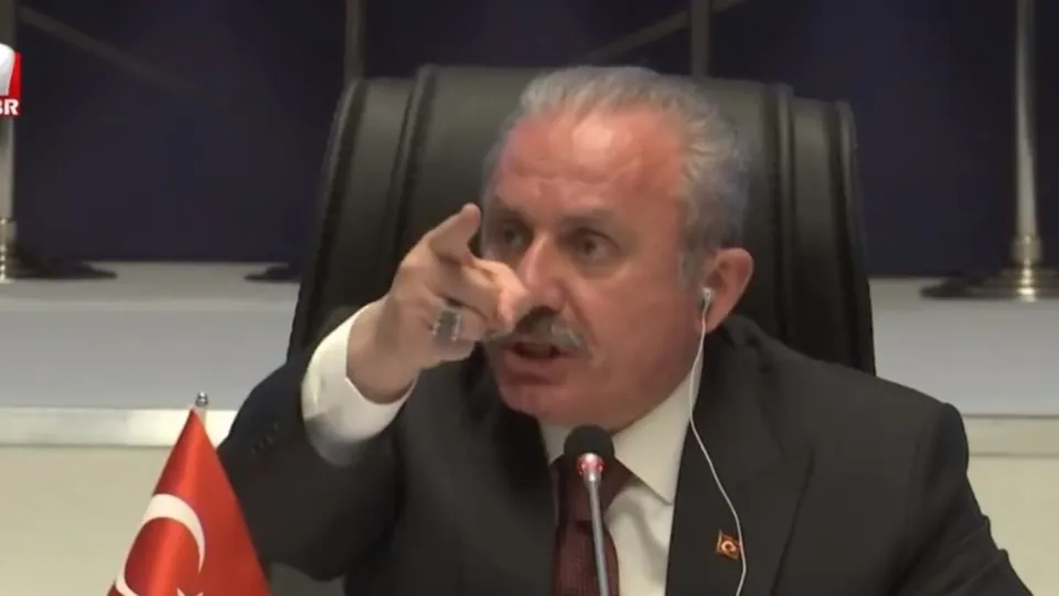 TBMM Başkanı Mustafa Şentop'tan KEİPA Zirvesi’nde Ukrayna heyetinin eylemine müdahale!