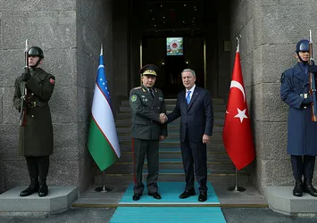Bakan Hulusi Akar ve Özbekistan Savunma Bakanı Kurbanov'dan açıklamalar! "Önemli anlaşmalara imzalar atıldı"