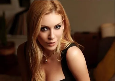 Sinem Kobal'ın yeni fotoğrafındaki o detay gündem oldu! Sinem Kobal'ı görenler şoke oldu