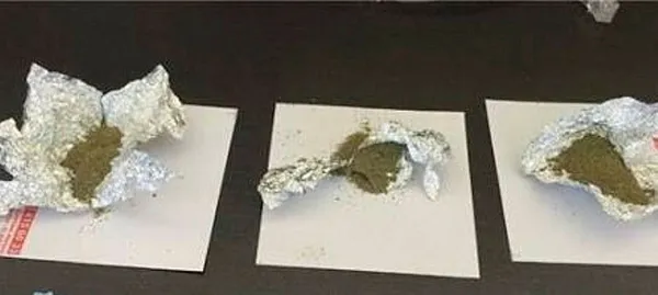 Mezarlık içerisinde uyuşturucu kullanan şahıslar yakalandı - 1