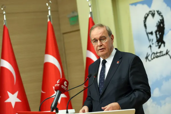 meral-aksenerin-chplileri-hedef-alan-geri-zekalilar-cikisina-faik-oztraktan-yanit-bana-dusmez-deyip-gecistirdi-1677252996066.jpg Meral Akşener'in CHP'lileri hedef alan 'geri zekalılar' çıkışına Faik Öztrak'tan yanıt: "Bana düşmez" deyip geçiştirdi - 4