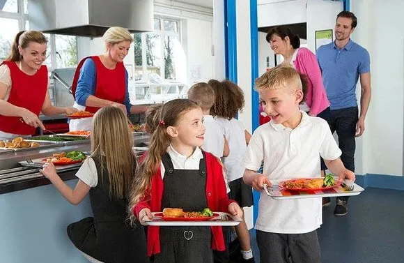 Özel okul yemek fiyatları velileri isyan ettirdi