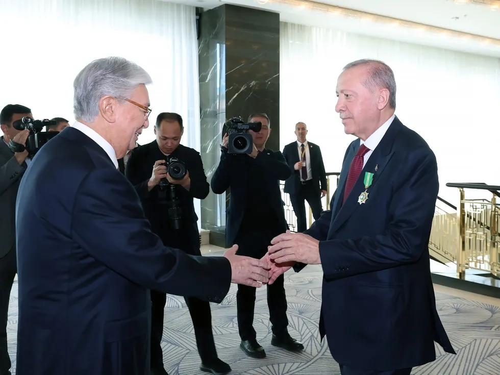baskan-erdogan-kazakistanda-her-daim-en-yakin-destekciniz-olacagiz-ticarette-hedef-15-milyar-dolar-1778765518528.jpeg Başkan Erdoğan Kazakistan'da: Her daim en yakın destekçiniz olacağız | Ticarette hedef 15 milyar dolar - 2