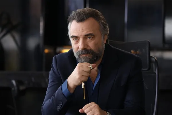 eskiya-dunyaya-hukumdar-olmazin-yildizi-oktay-kaynarcanin-aci-kaybi-gozyaslari-icinde-ugurladi-1628489897142.jpg