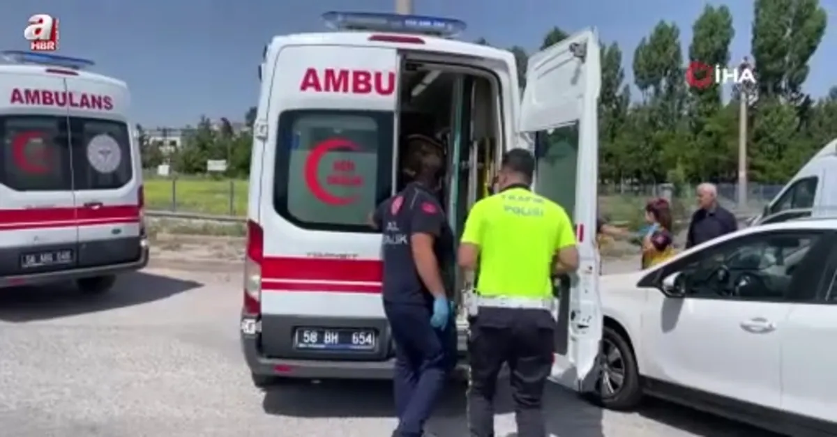 Ambulans ile otomobil kavşakta çarpıştı